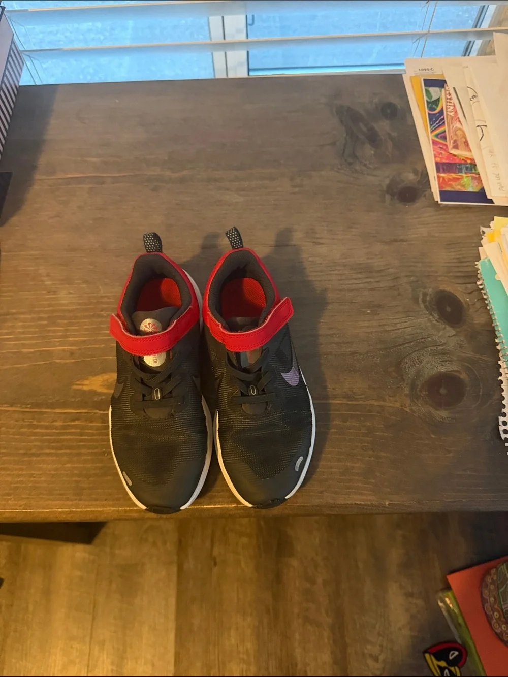 Nike Size 2 Kids Black and Red Hook-and-Loop Sneakers